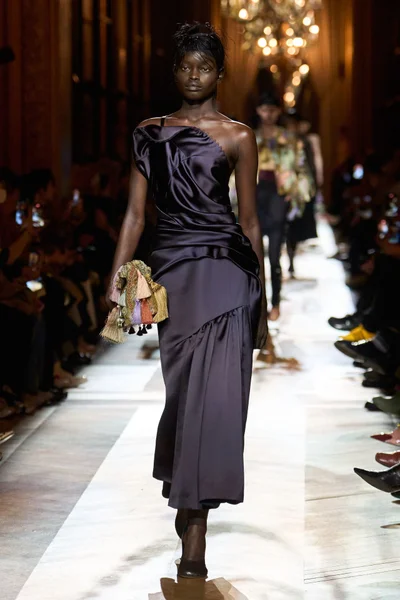 Look 50